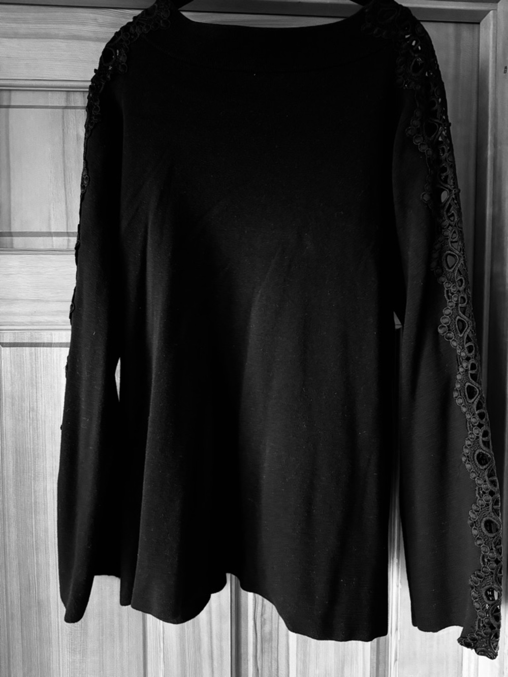 STYLUS Black Long Sleeve Top with Lace-Trim Sleeves NWOT